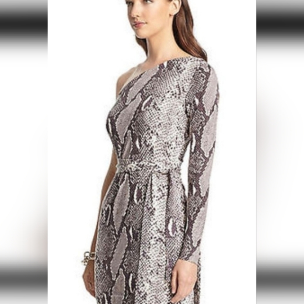 Diane von Furstenberg 100% silk wrap dress (new with tags)
